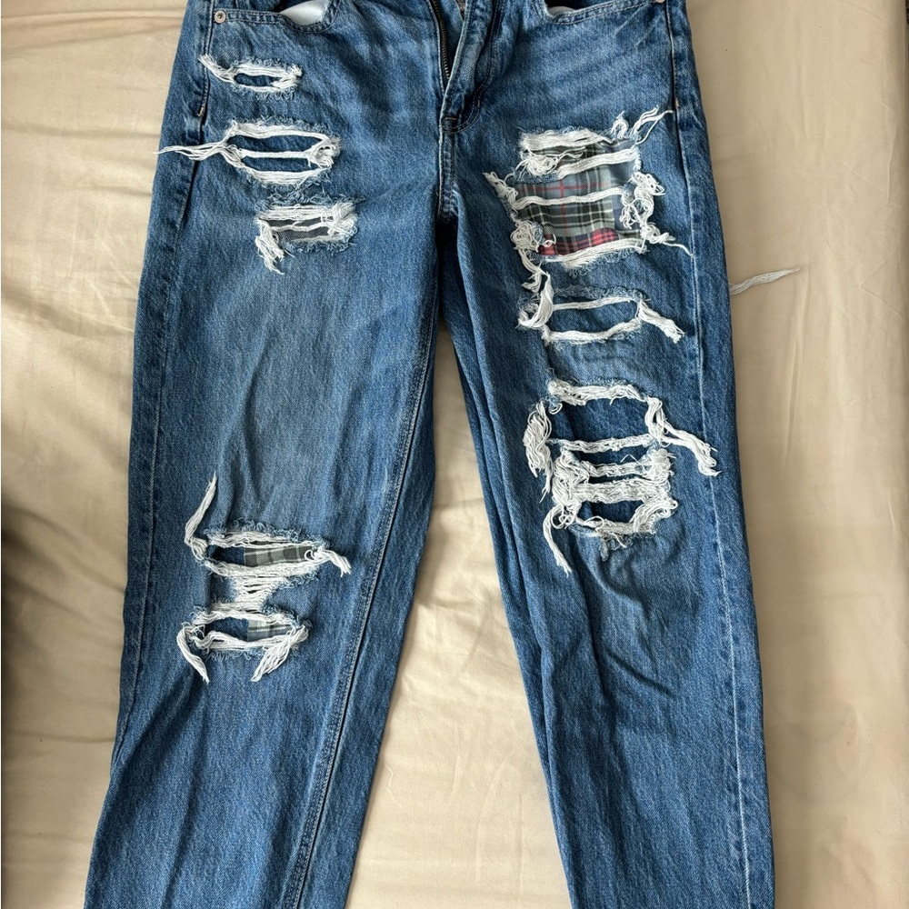 Cute American eagle jeans . Fitted mom Jean